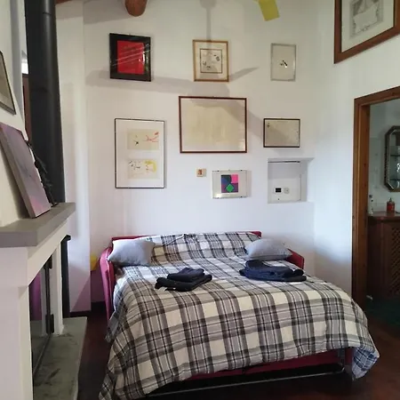 Casa Gianfranco Millepapaverirossi 公寓 Cesi