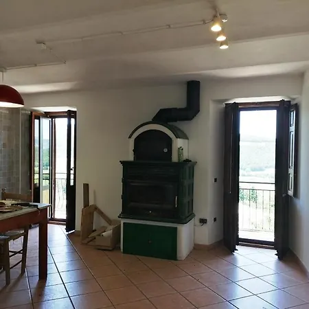 Casa Gianfranco Millepapaverirossi 公寓 Cesi