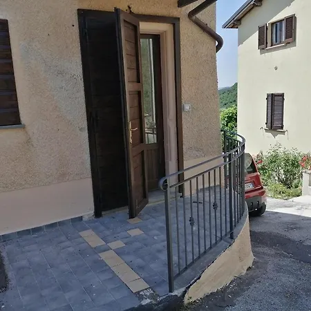 Casa Gianfranco Millepapaverirossi 公寓 Cesi